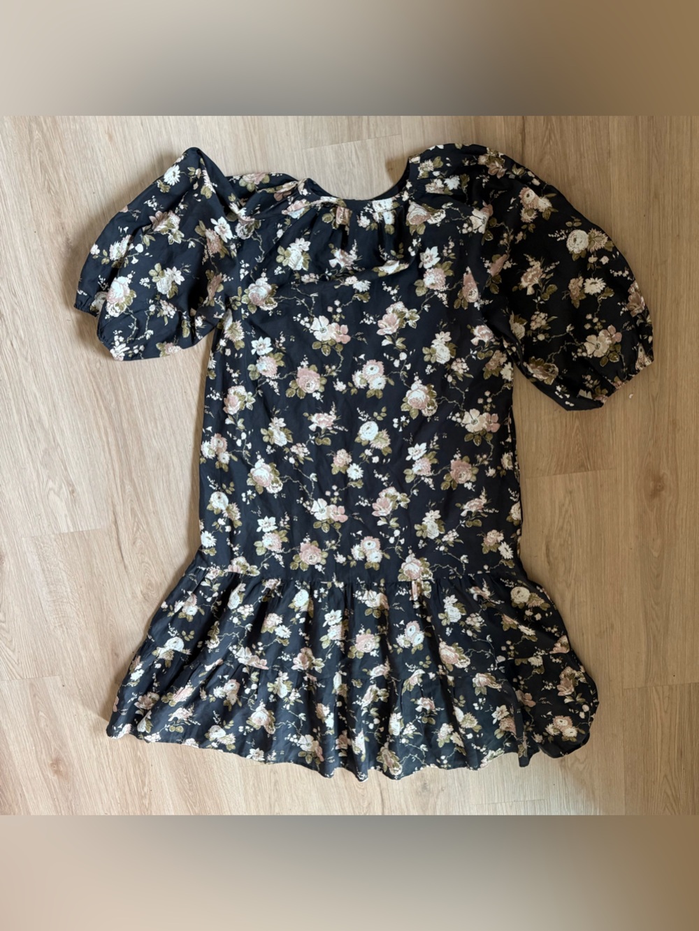Tuckernuck Midnight Garden Lyles Tiered Dress Size Medium Puffy Sleeves - Picture 3 of 4